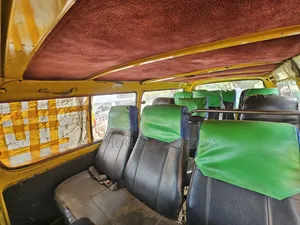 Toyota HiAce 1999 Yellow