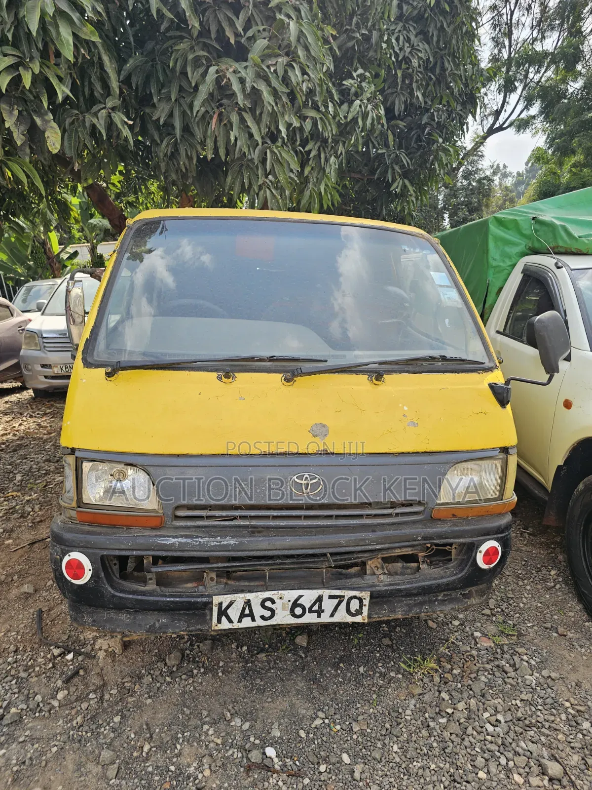 Toyota HiAce 1999 Yellow