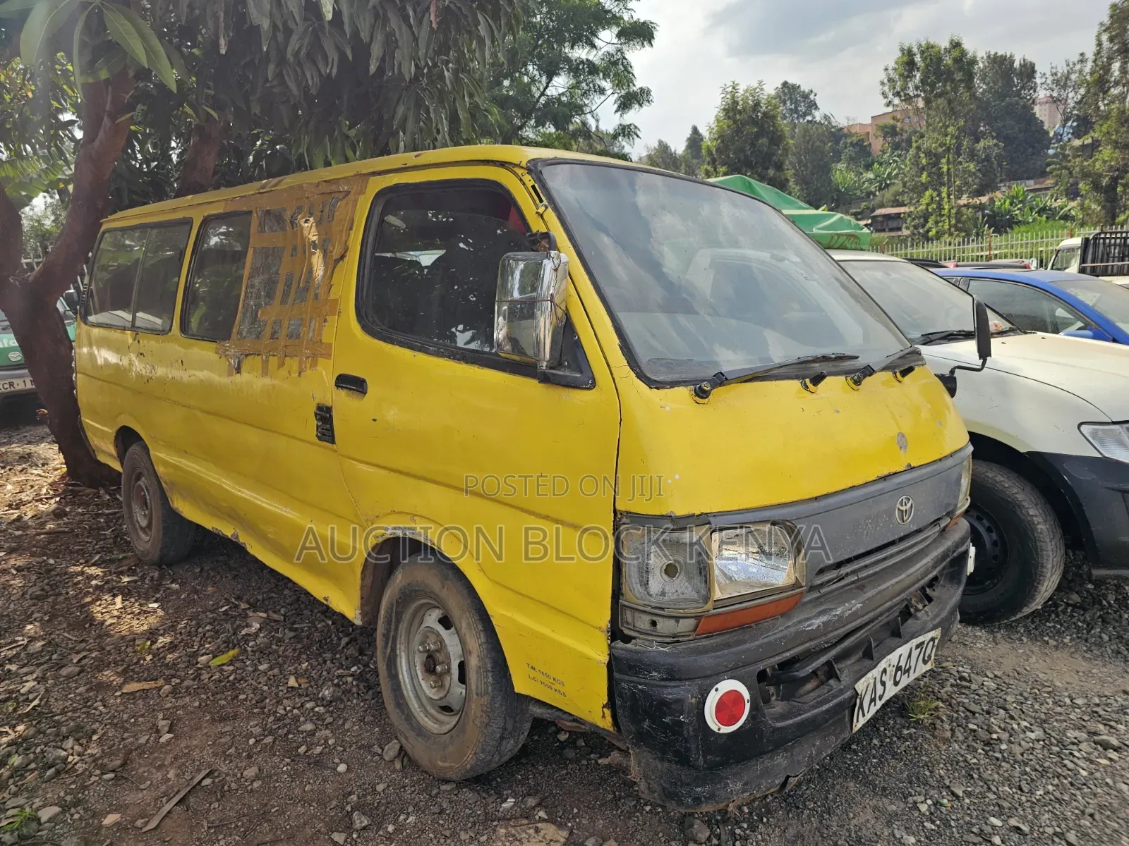 Toyota HiAce 1999 Yellow