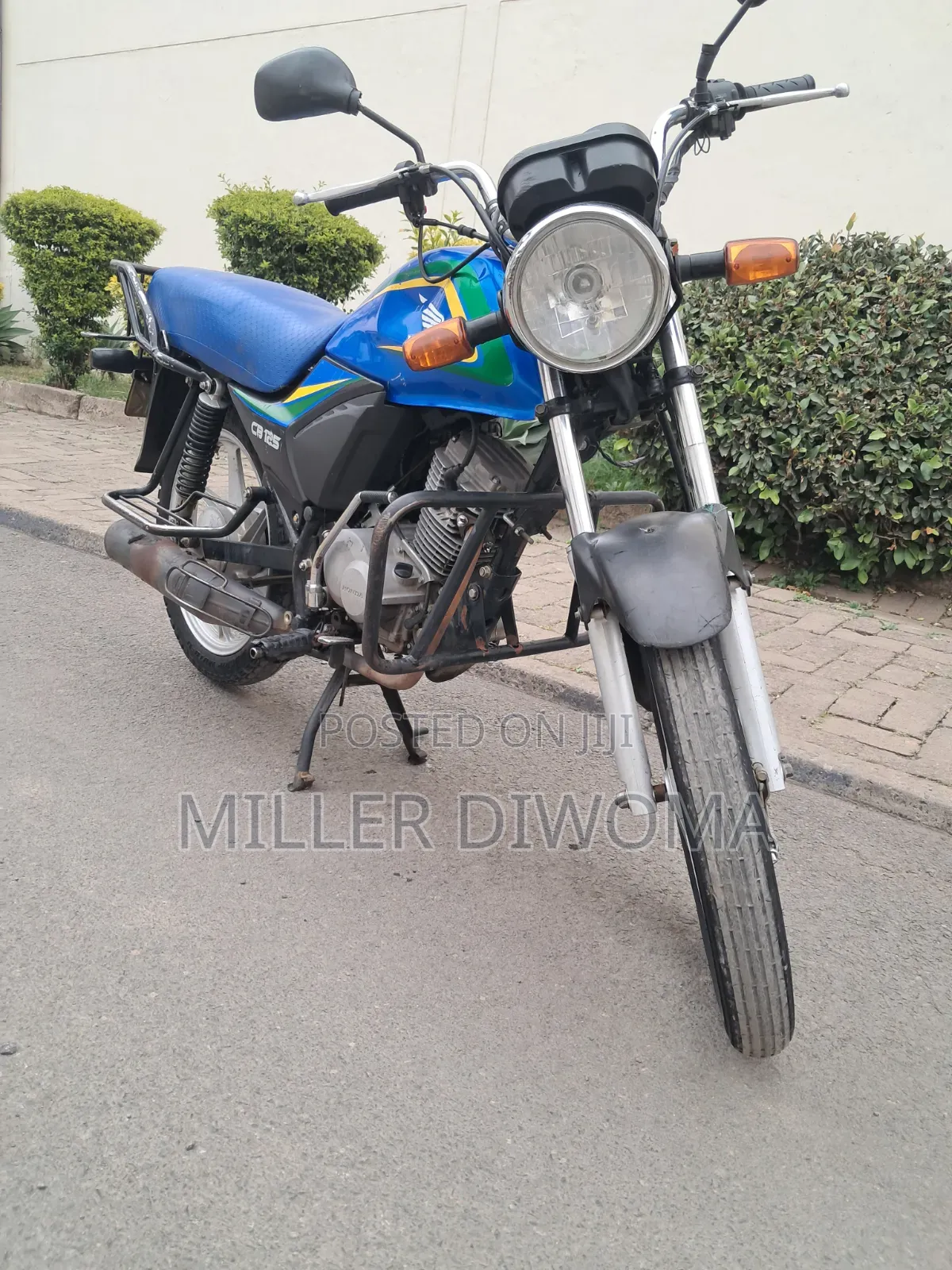 Honda CB 2025 Blue