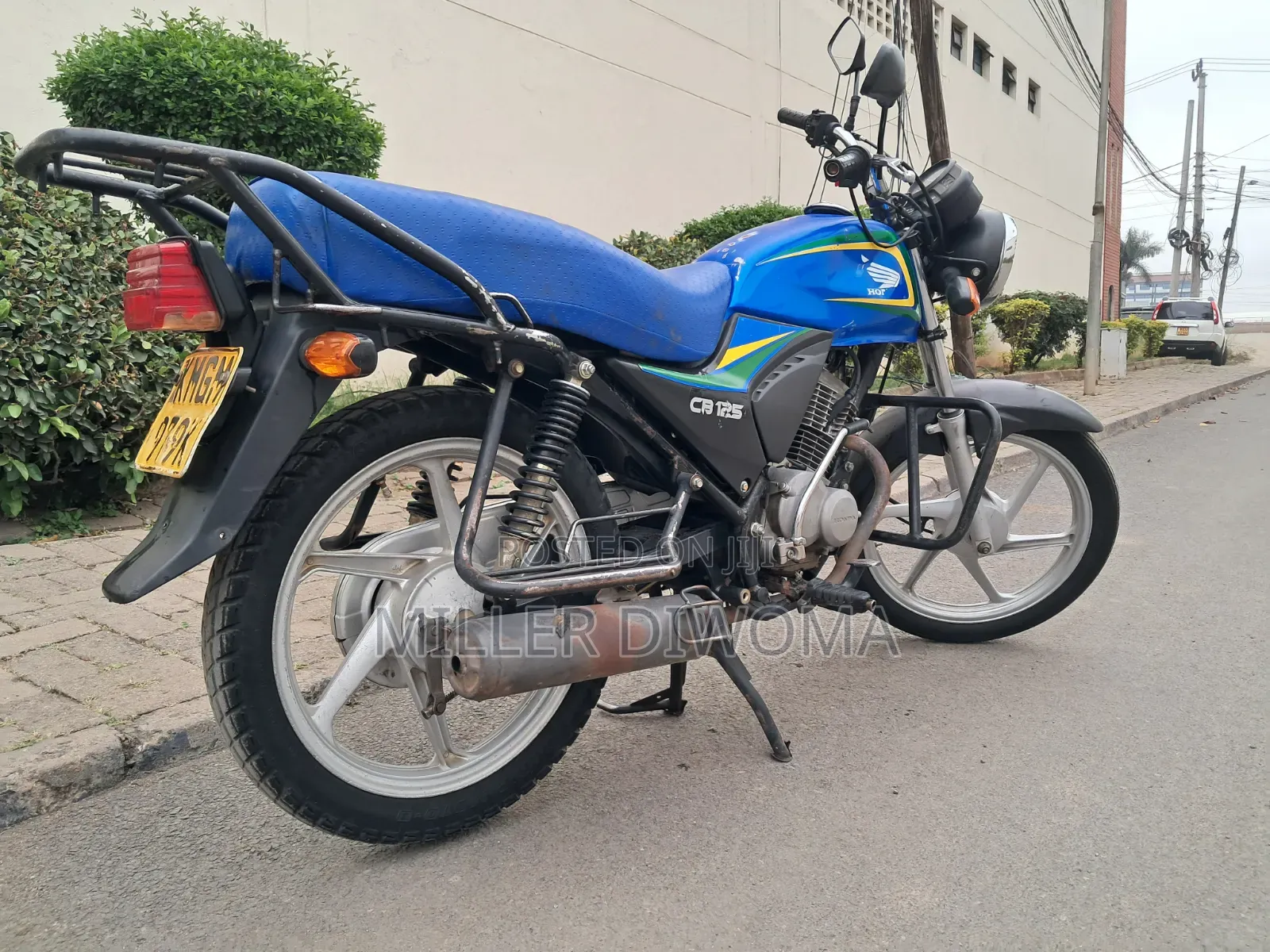 Honda CB 2025 Blue