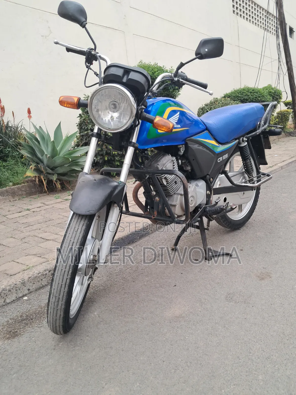 Honda CB 2025 Blue