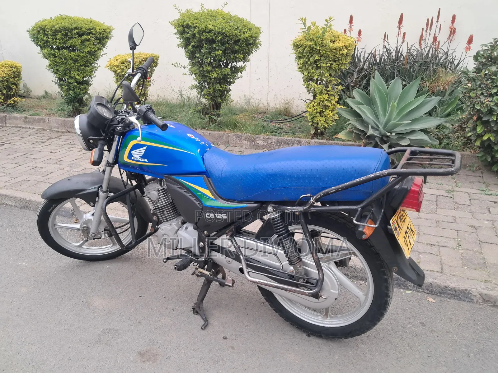 Honda CB 2025 Blue