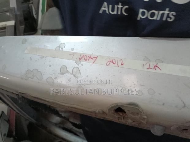 Tailgate Toyota Voxy 2012 - main view