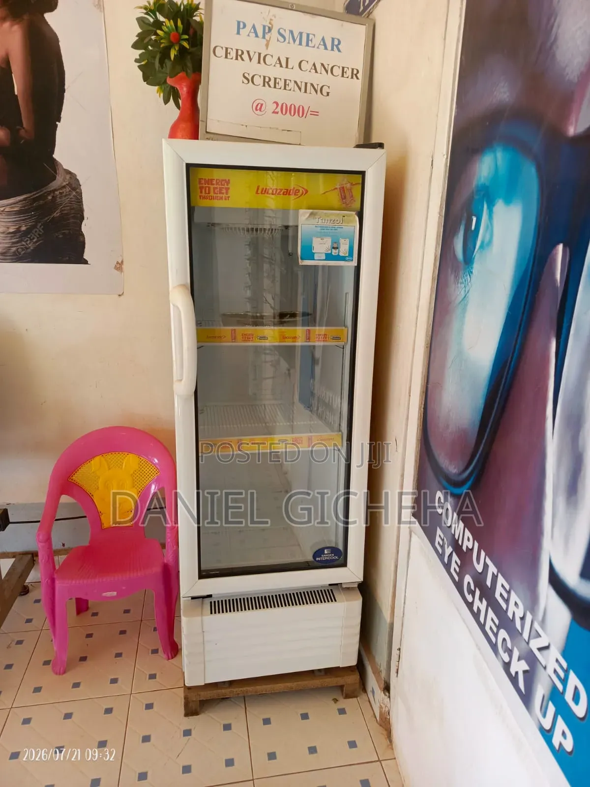 Fridge With Large Display Glass