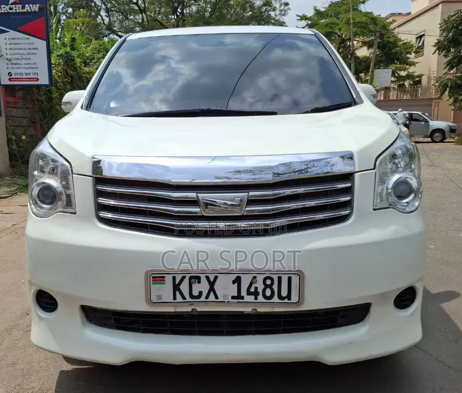 Toyota Noah 2012 White