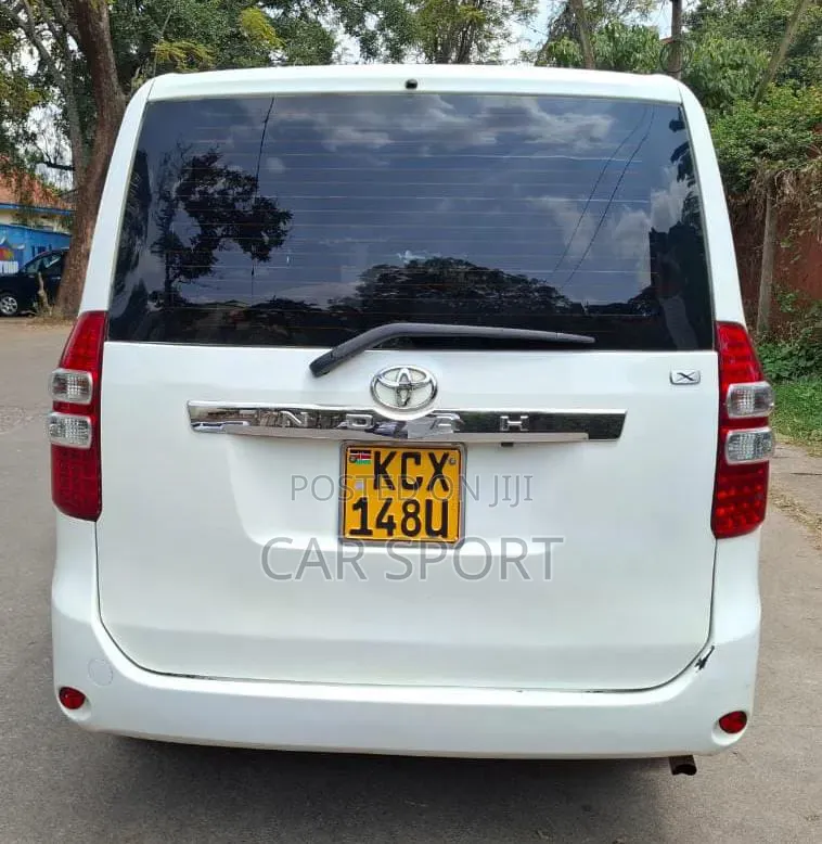 Toyota Noah 2012 White