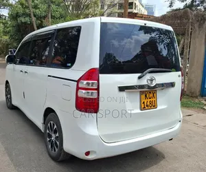 Toyota Noah 2012 White
