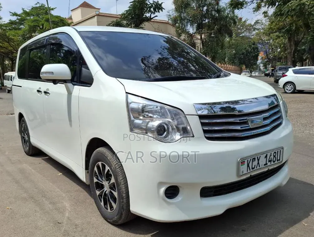 Toyota Noah 2012 White