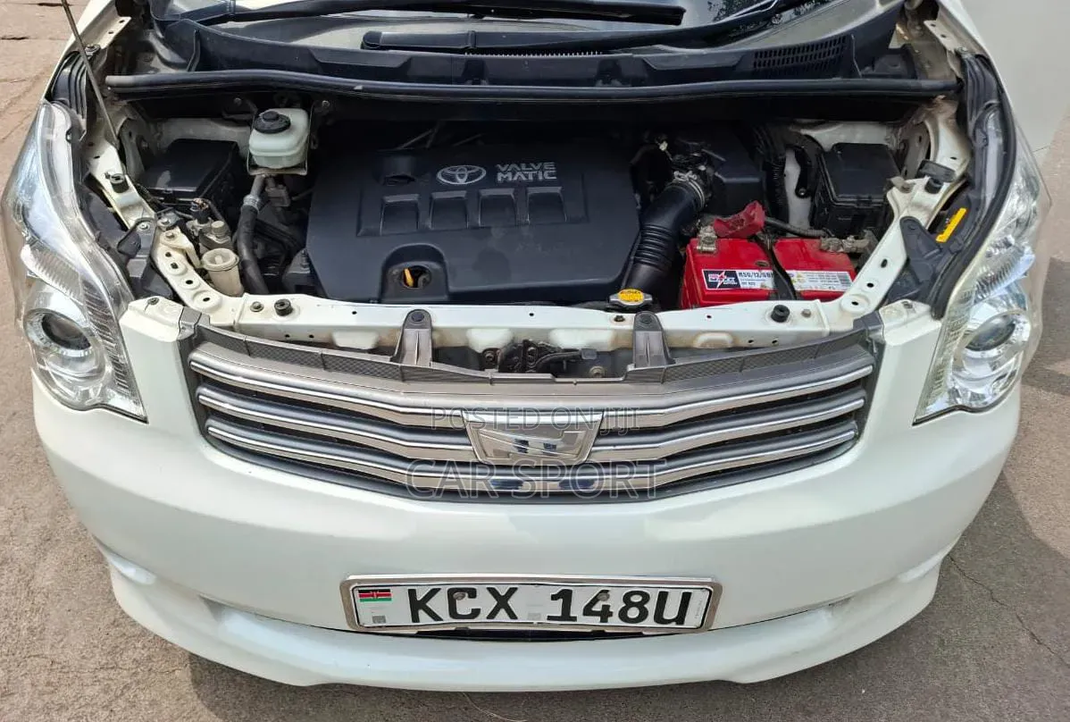 Toyota Noah 2012 White