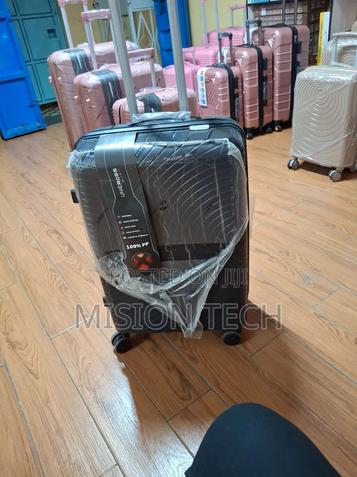 Single Unbreakable Medium Suitcase