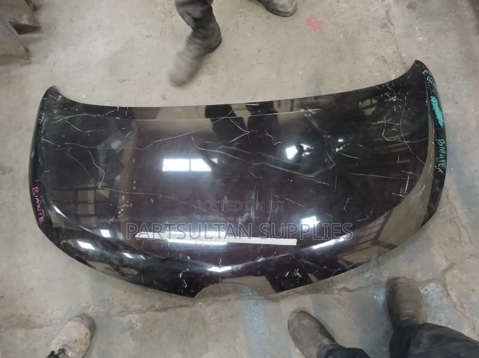 Bonnet Nissan Biante