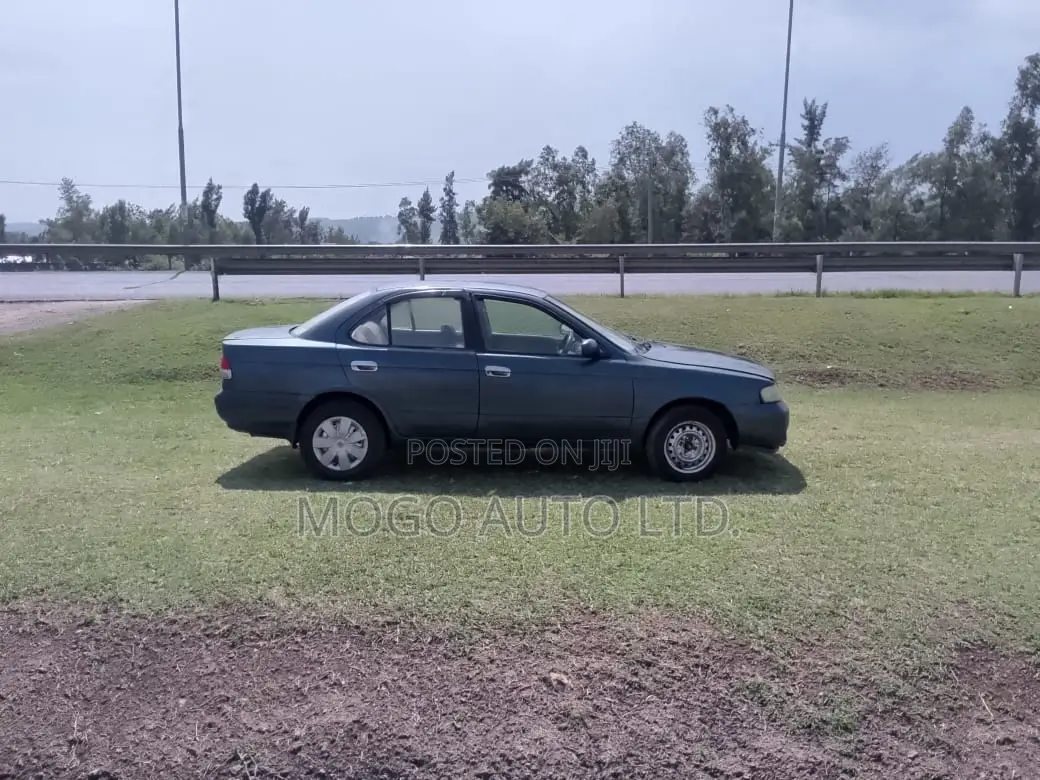 Nissan Sunny 2001 Blue