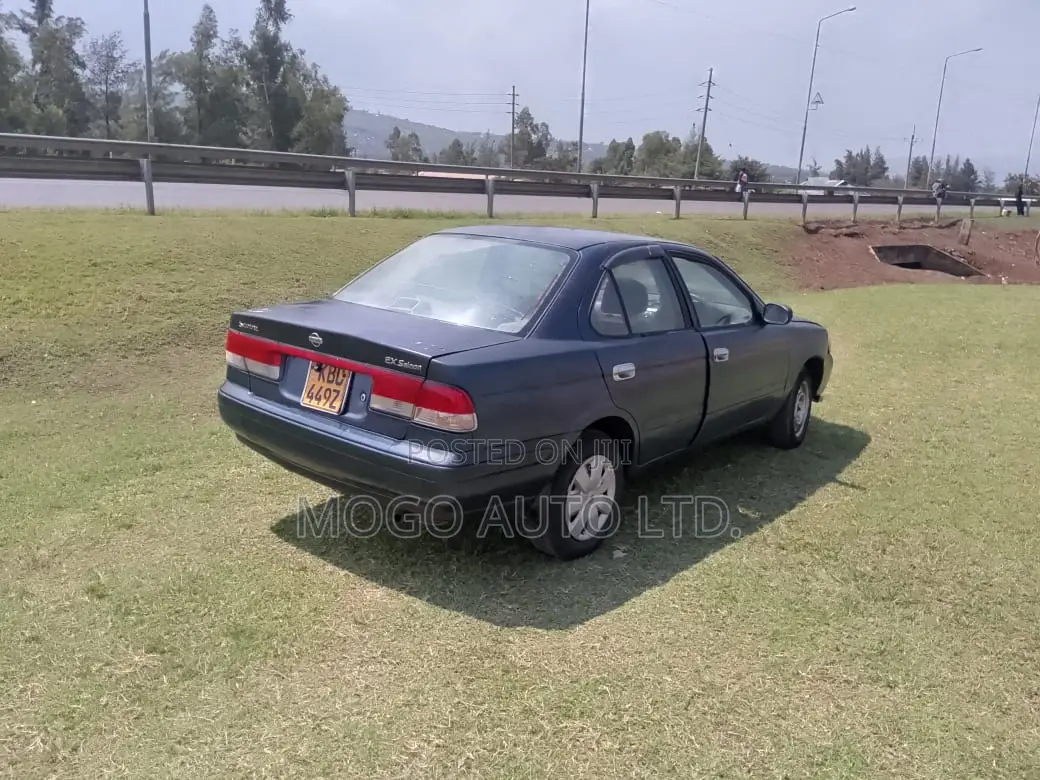 Nissan Sunny 2001 Blue