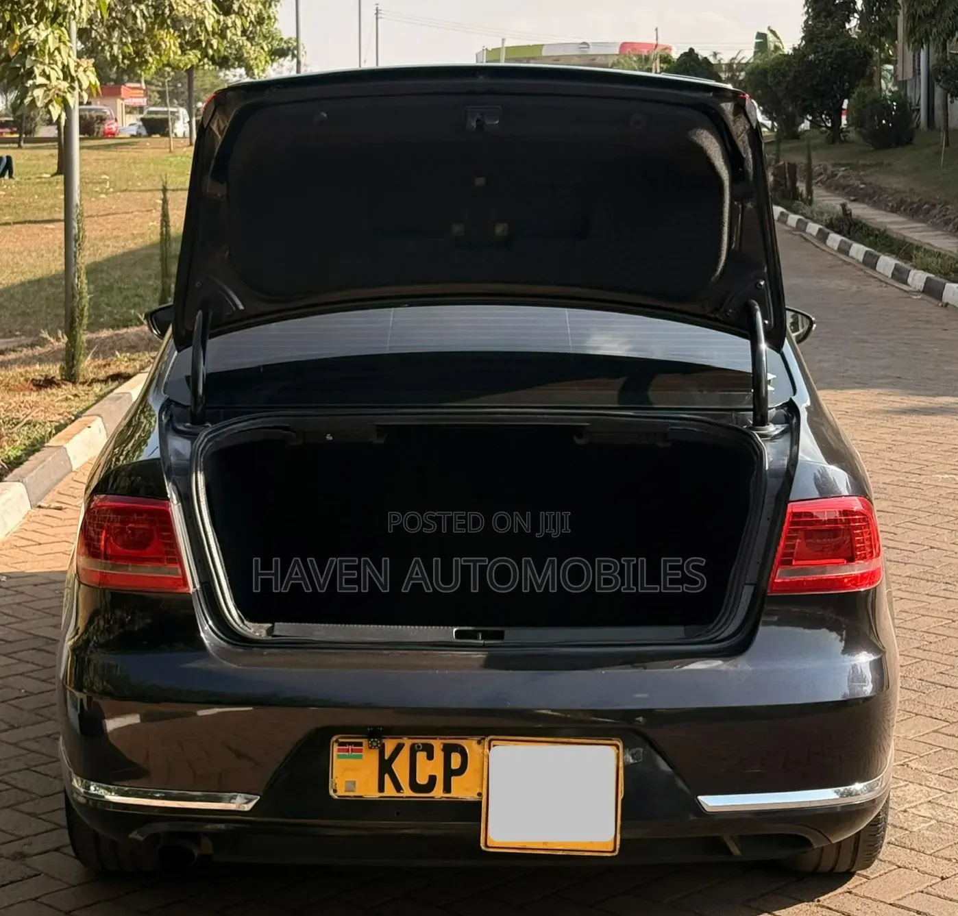 Volkswagen Passat 2011 Black