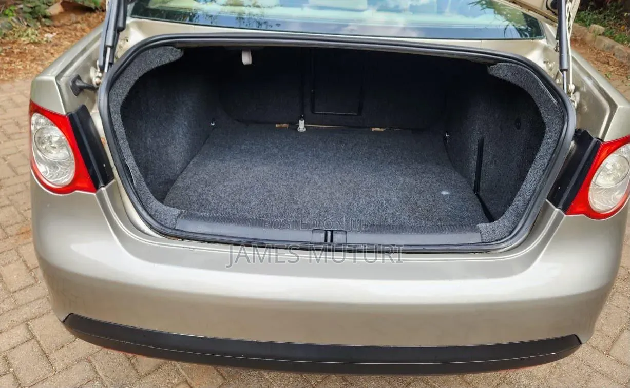 Volkswagen Jetta 2006 Gold