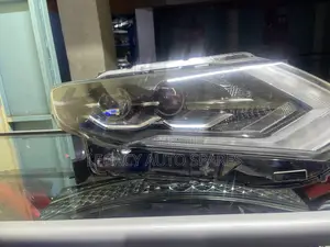 Nissan X-Trail Headlight (Nt32)