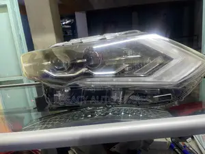 Nissan X-Trail Headlight (Nt32)