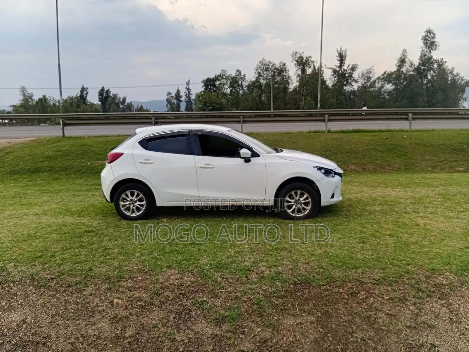 Mazda Demio 2016 Pearl