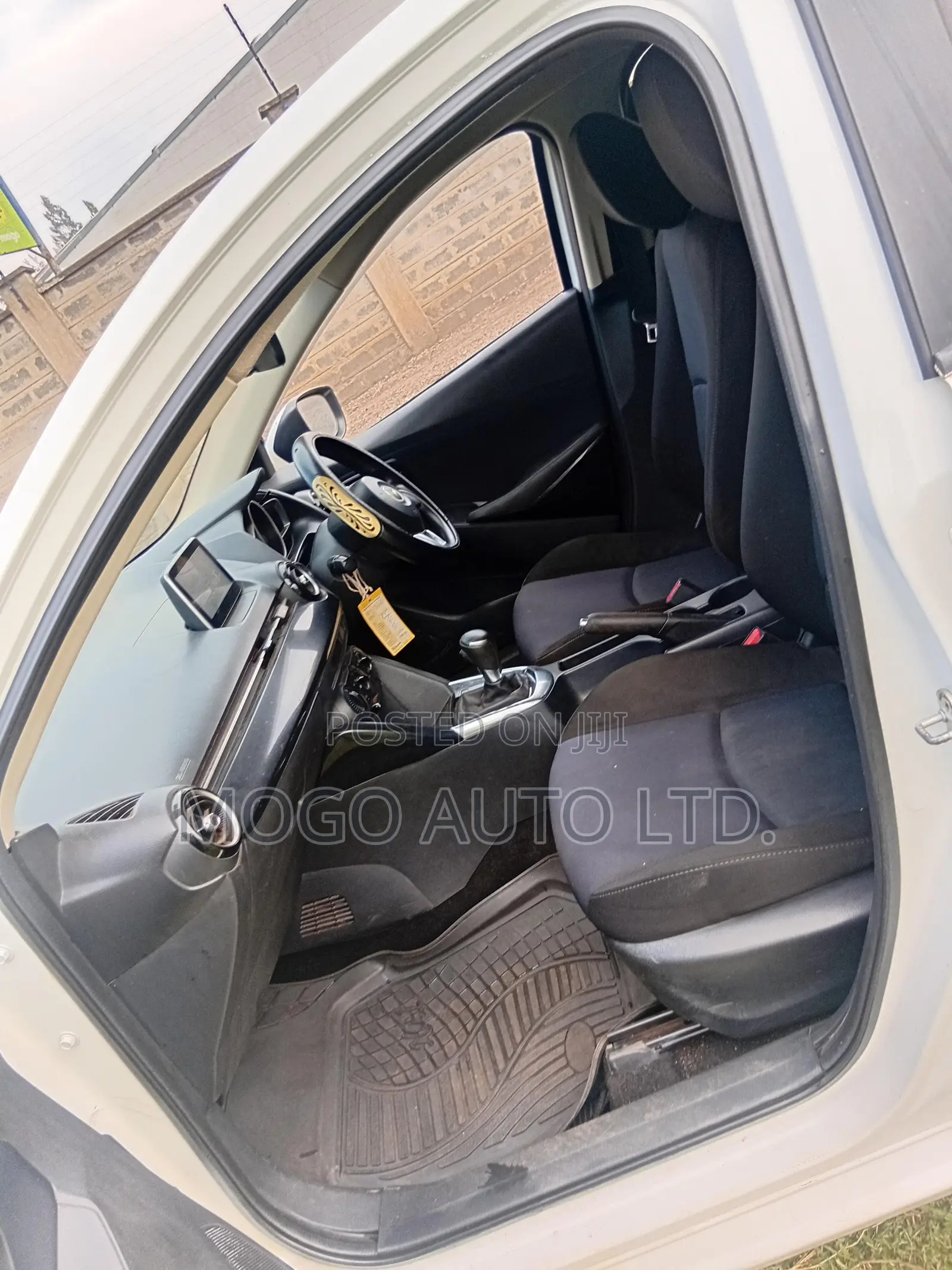 Mazda Demio 2016 Pearl