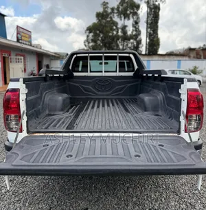 Toyota Hilux 2019 White