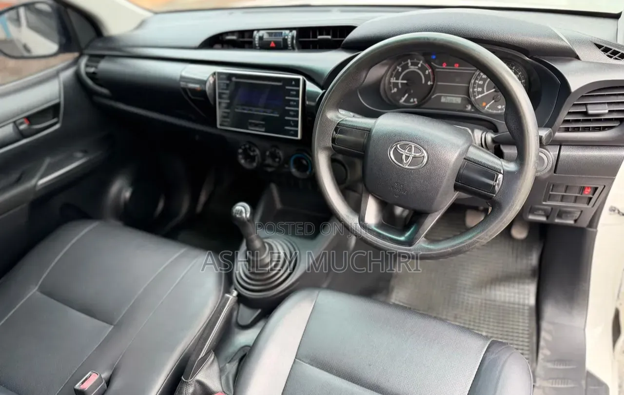 Toyota Hilux 2019 White