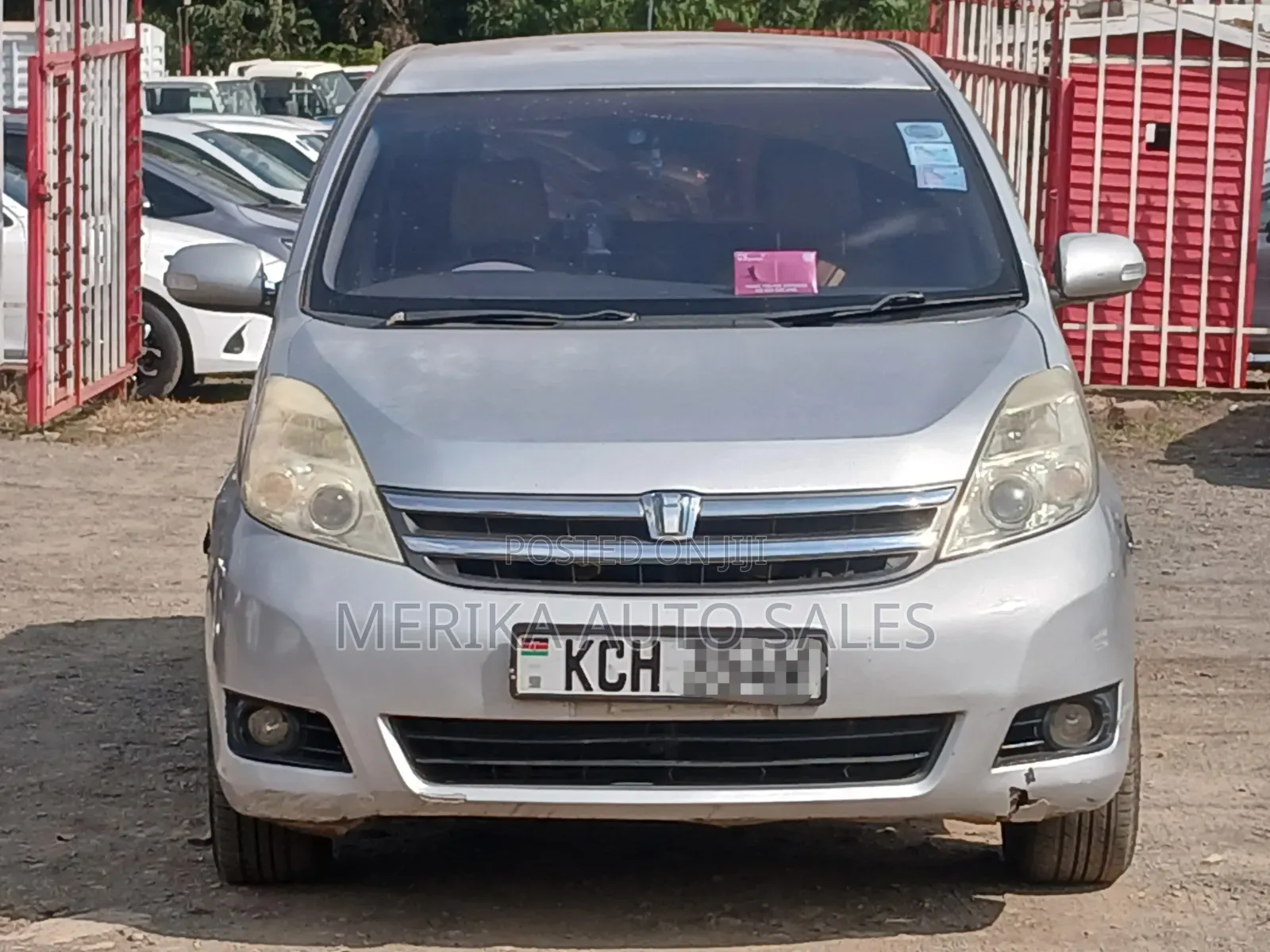 Toyota ISIS 2009 Silver