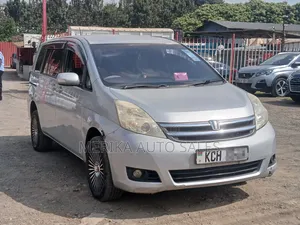 Toyota ISIS 2009 Silver