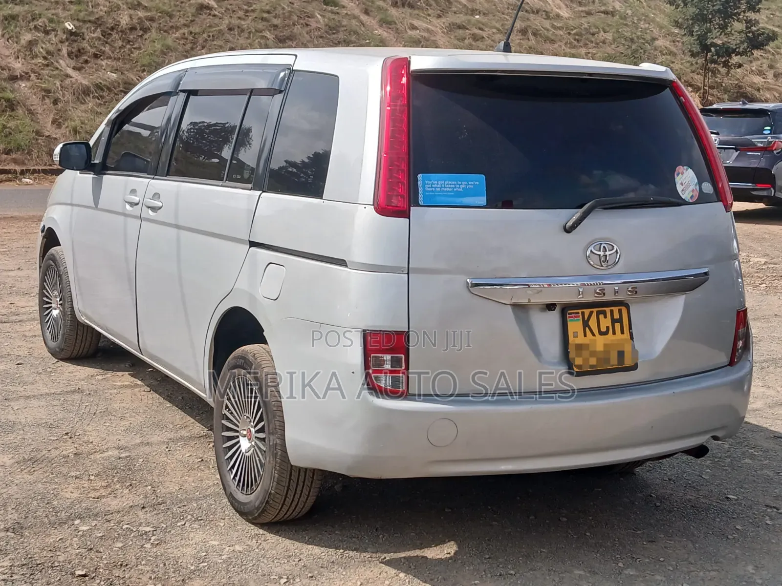 Toyota ISIS 2009 Silver