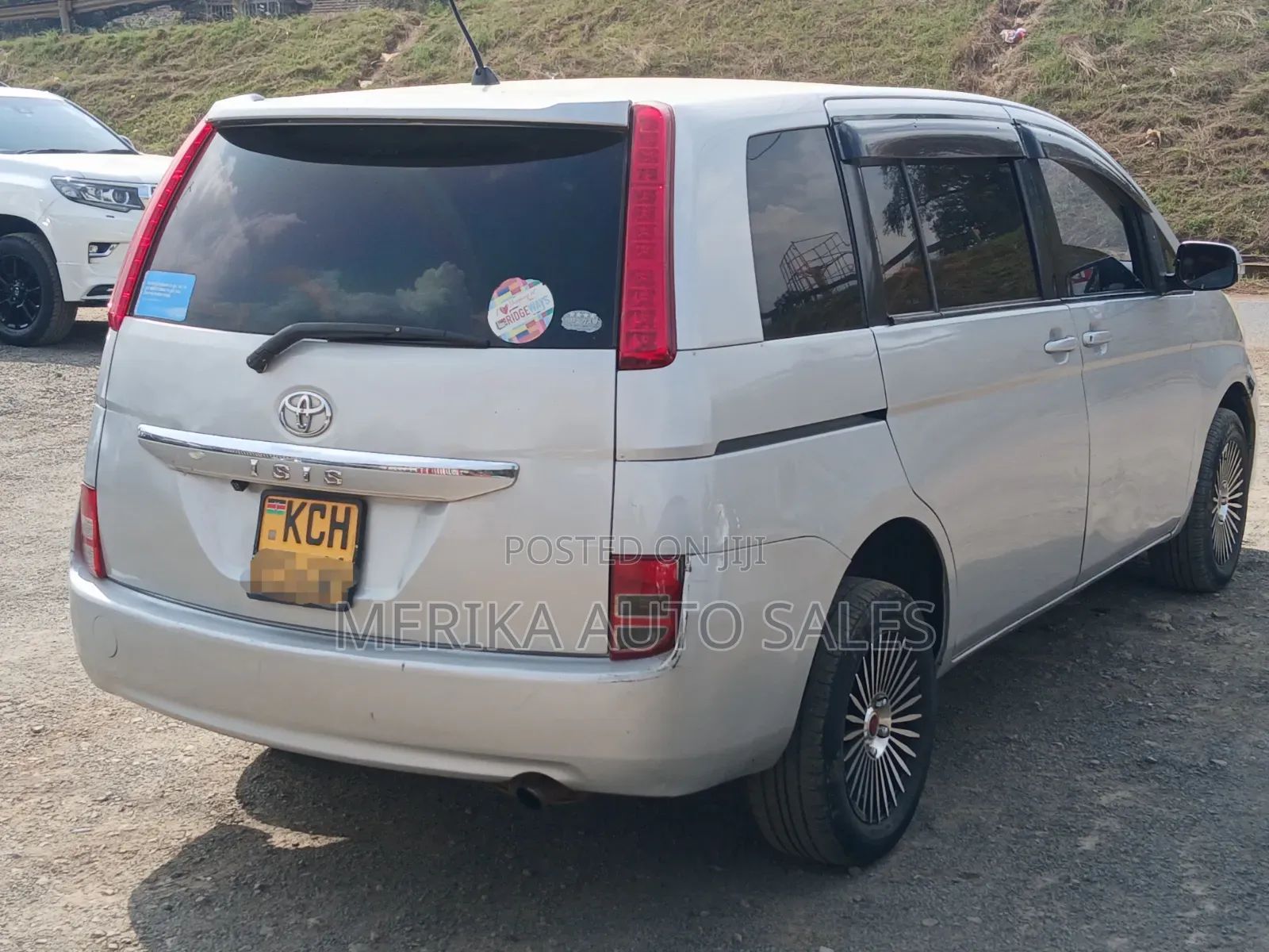 Toyota ISIS 2009 Silver