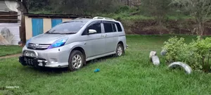 Toyota ISIS 1.8 L 2WD 2014 Silver