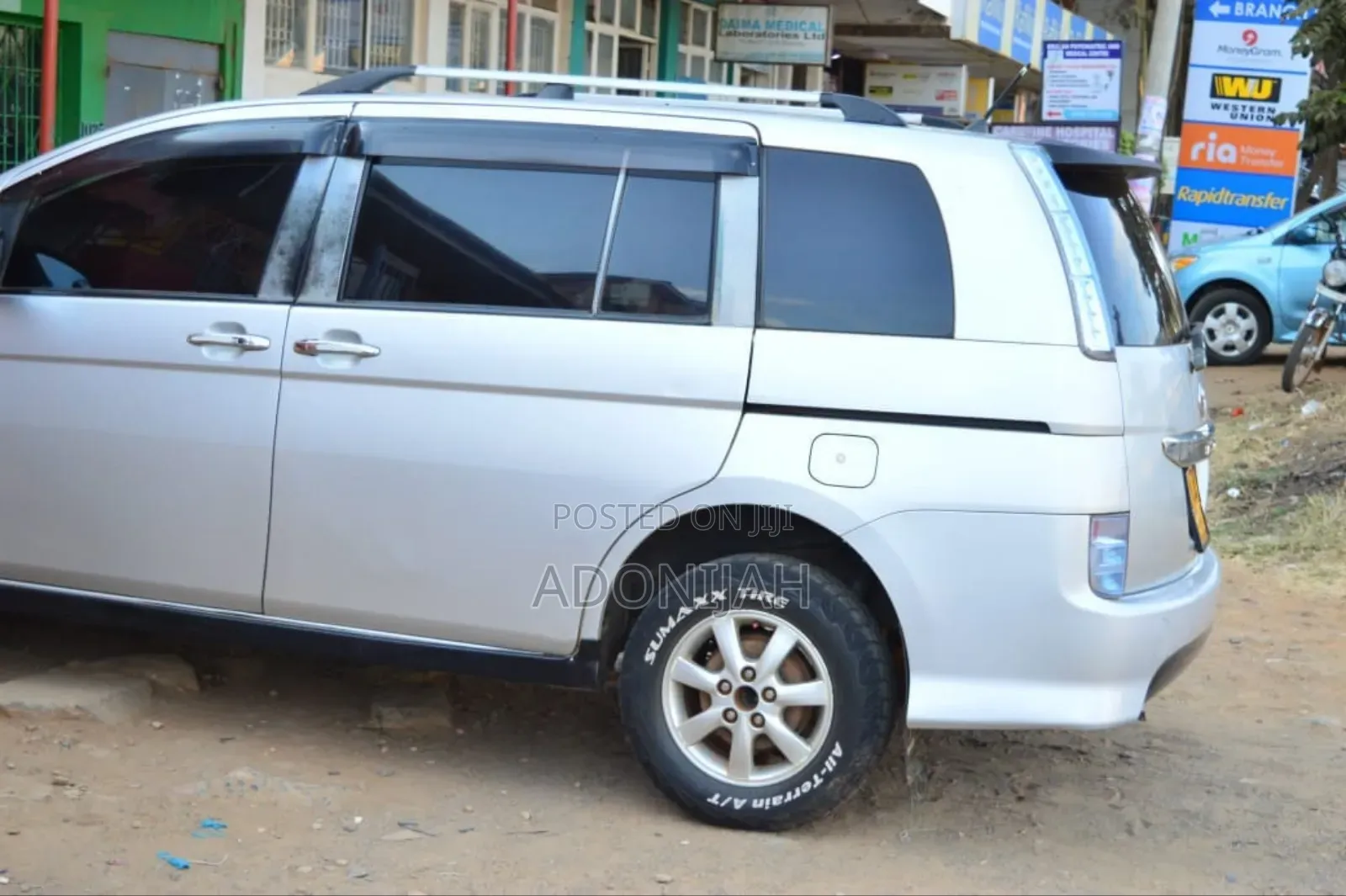 Toyota ISIS 1.8 L 2WD 2014 Silver