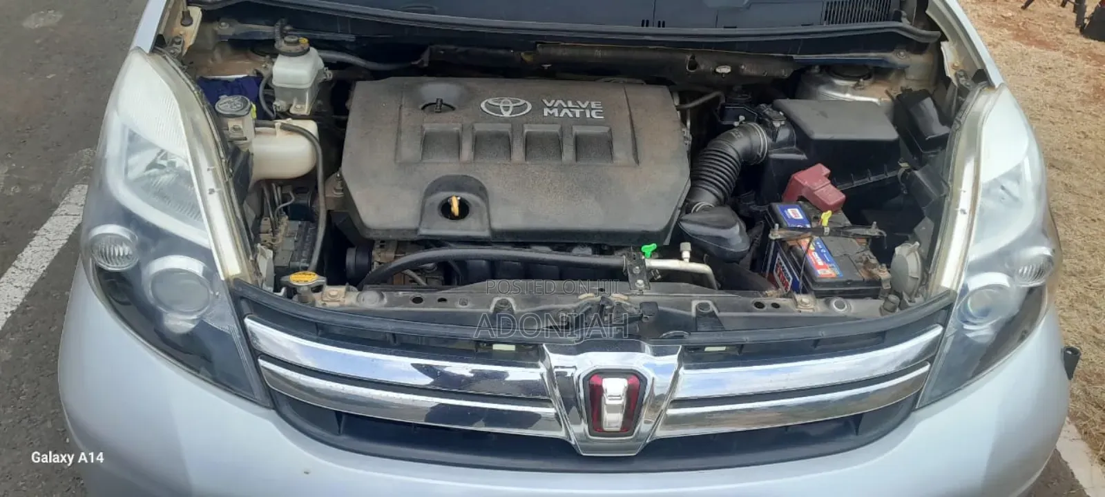 Toyota ISIS 1.8 L 2WD 2014 Silver