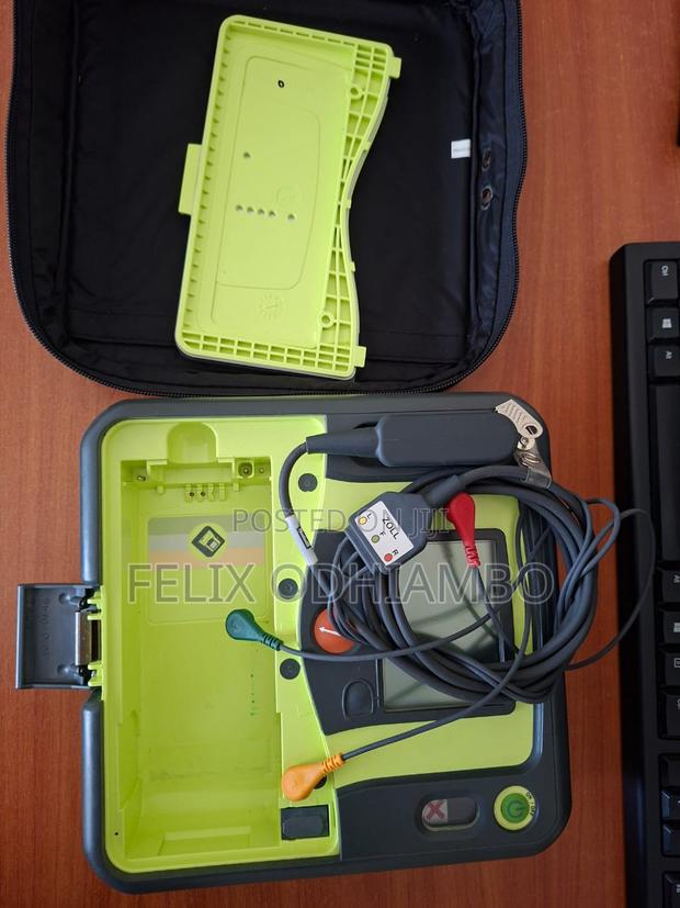 Defibrillator - thumbnail 3