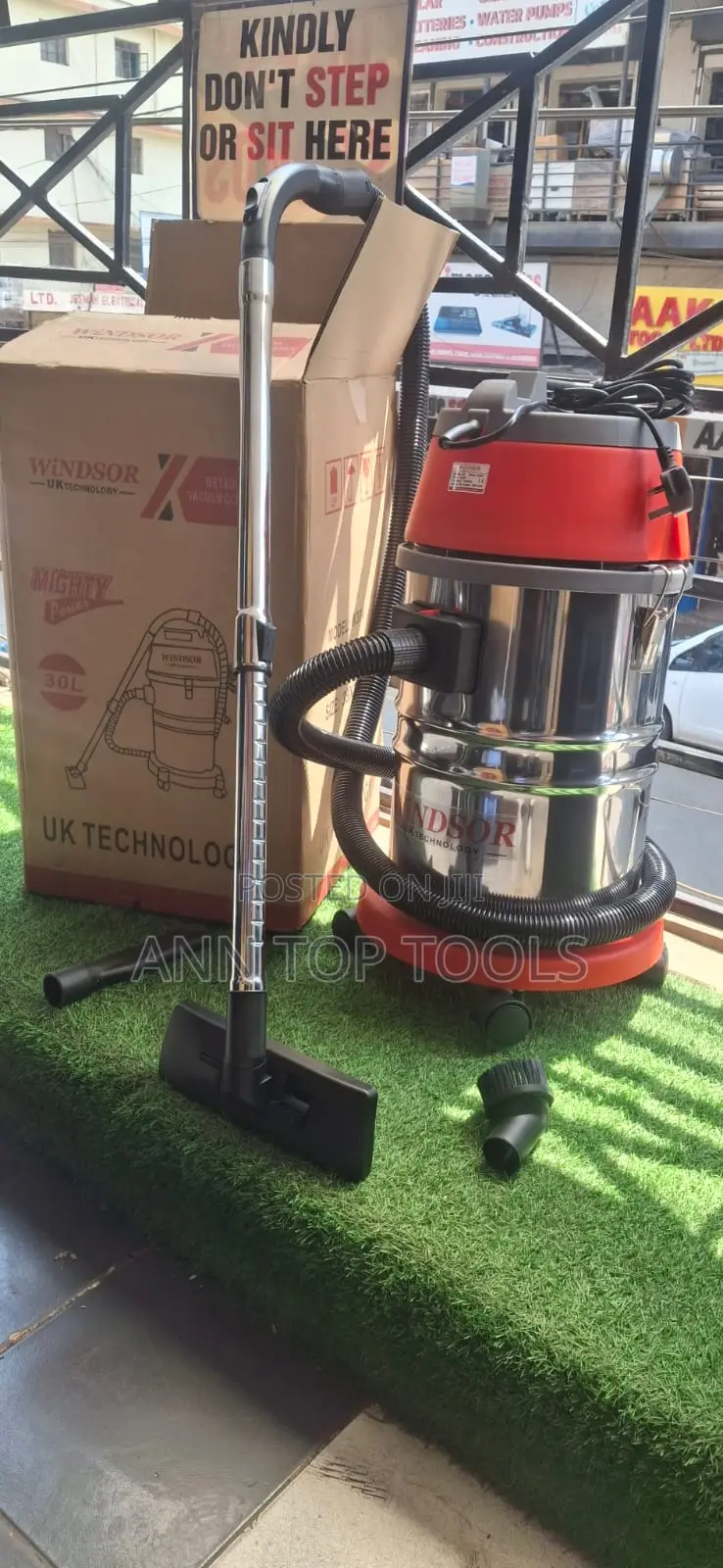 30 Litres Windsor Dry and Wet Vacuum Cleaner