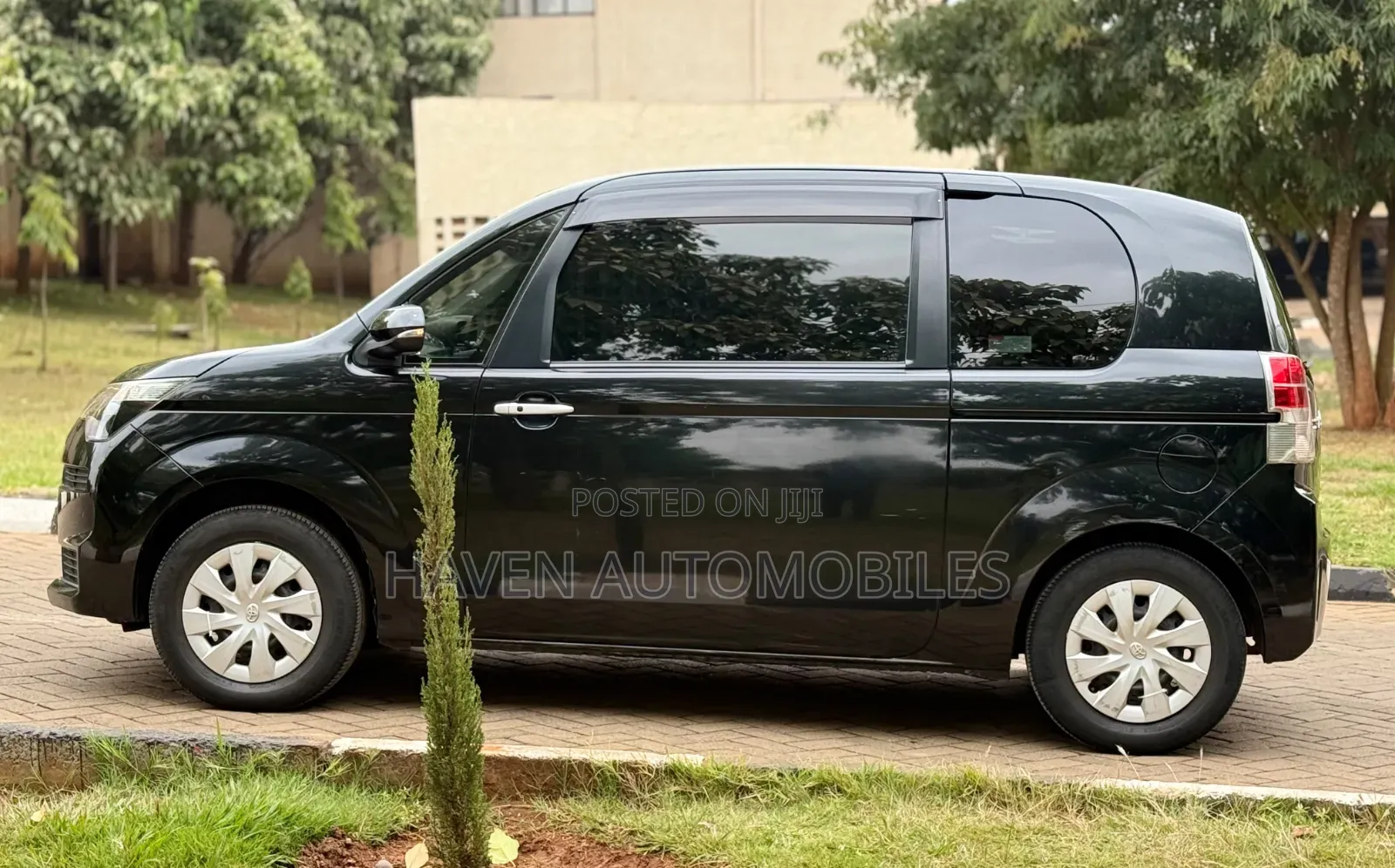 Toyota Spade 2016 Black