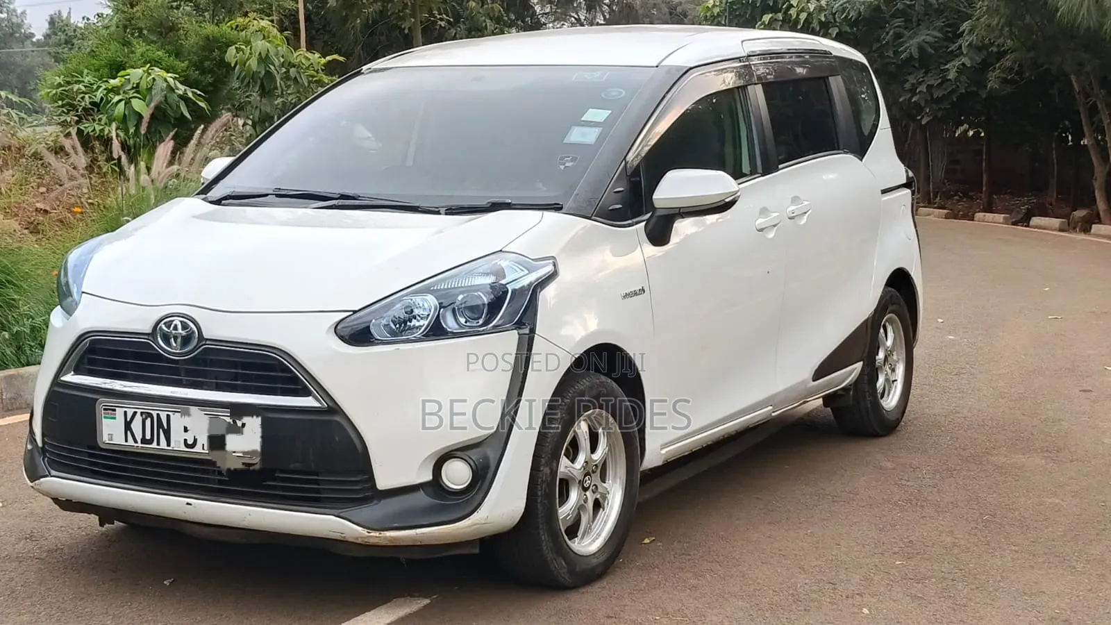 Toyota Sienta 2017 Pearl