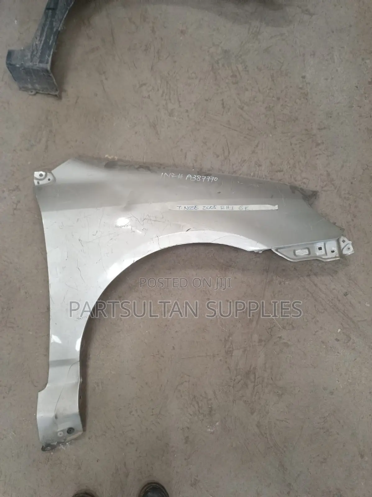 RHS Fender Toyota Nze 2005