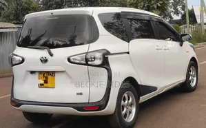 Toyota Sienta 2017 Pearl