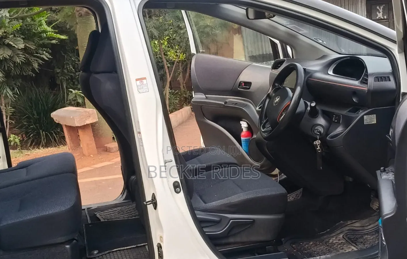 Toyota Sienta 2017 Pearl