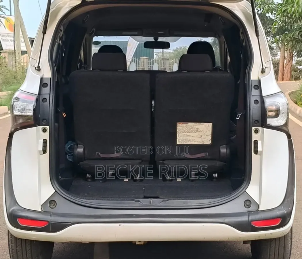 Toyota Sienta 2017 Pearl