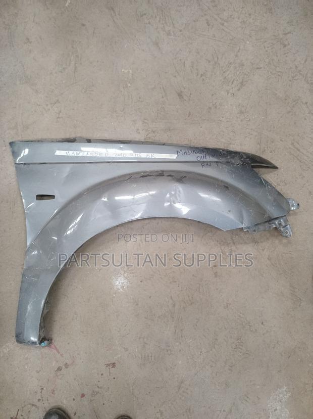 RHS Fender Mistubishi Outlander 2010