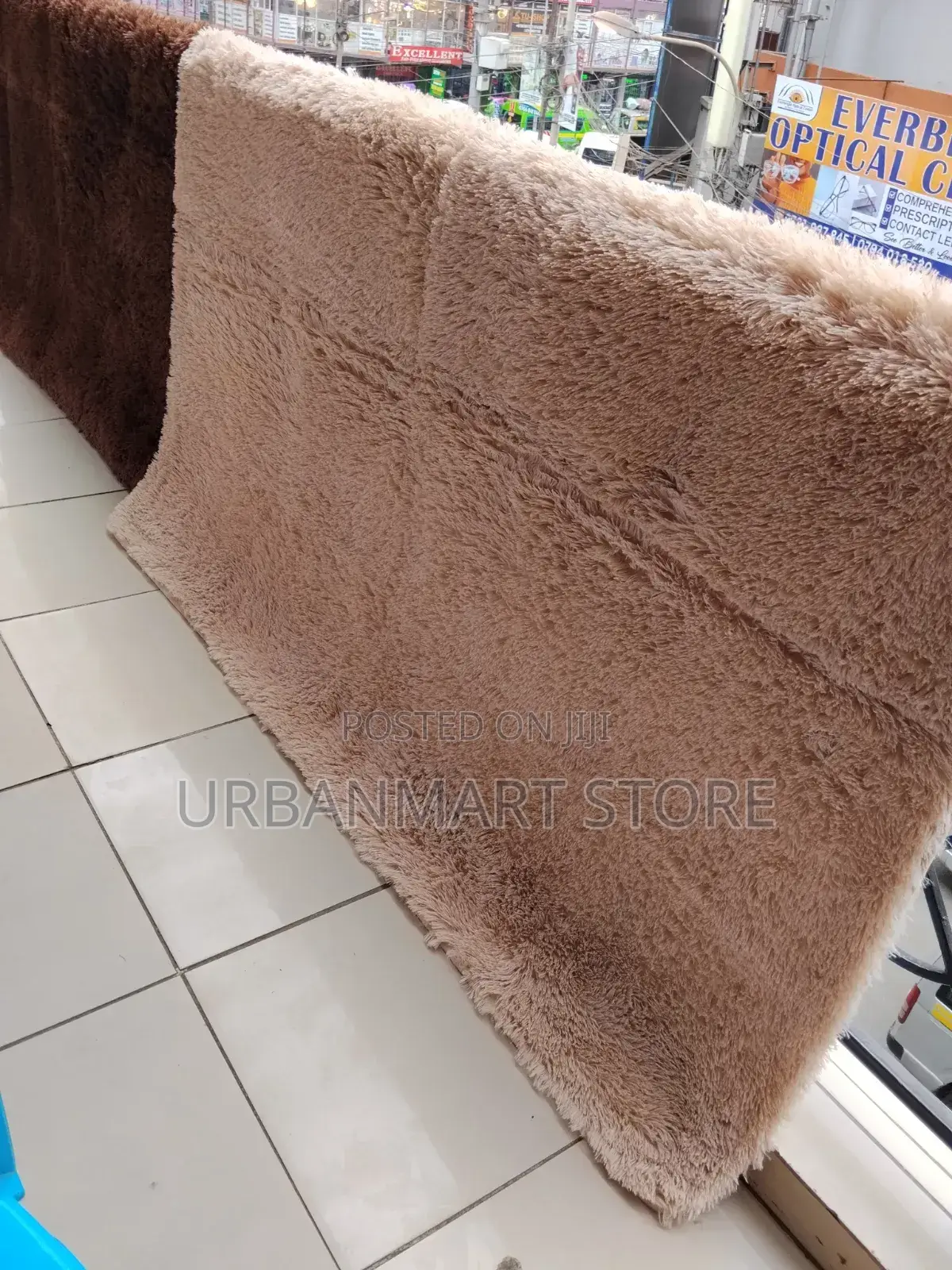 Comfortable Carpet 5 by 8 Feet at 1800