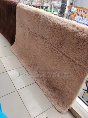 Comfortable Carpet 5 by 8 Feet at 1800