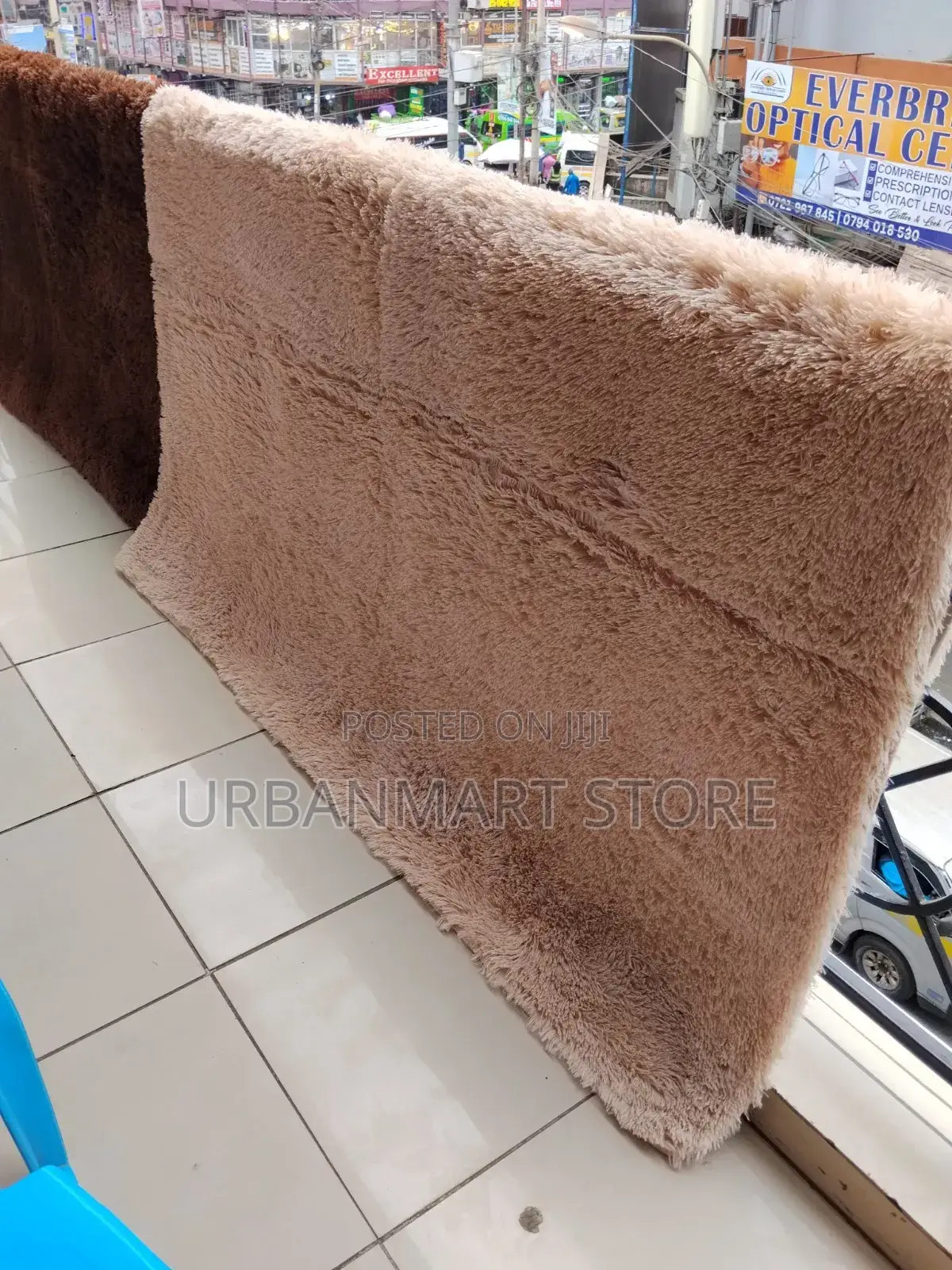 Comfortable Carpet 5 by 8 Feet at 1800