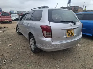 Toyota Corolla Fielder 2010
