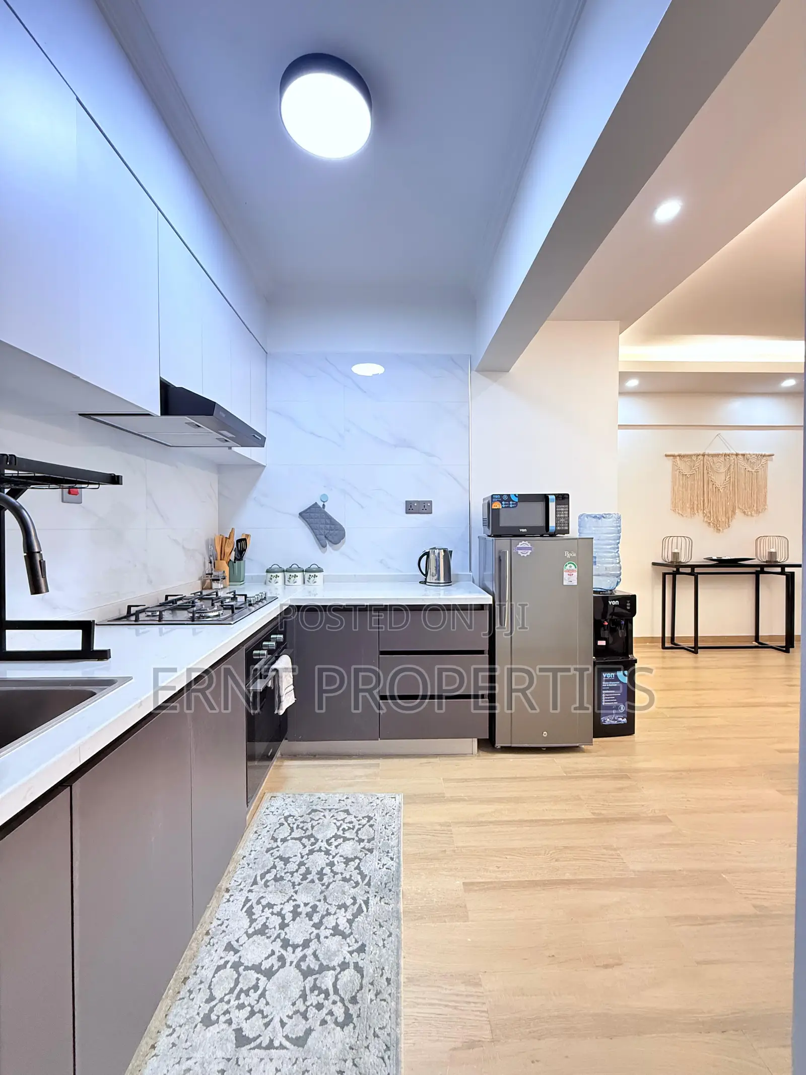 Cozy Two Bedroom Apartment for Short Stay in Marina Bay