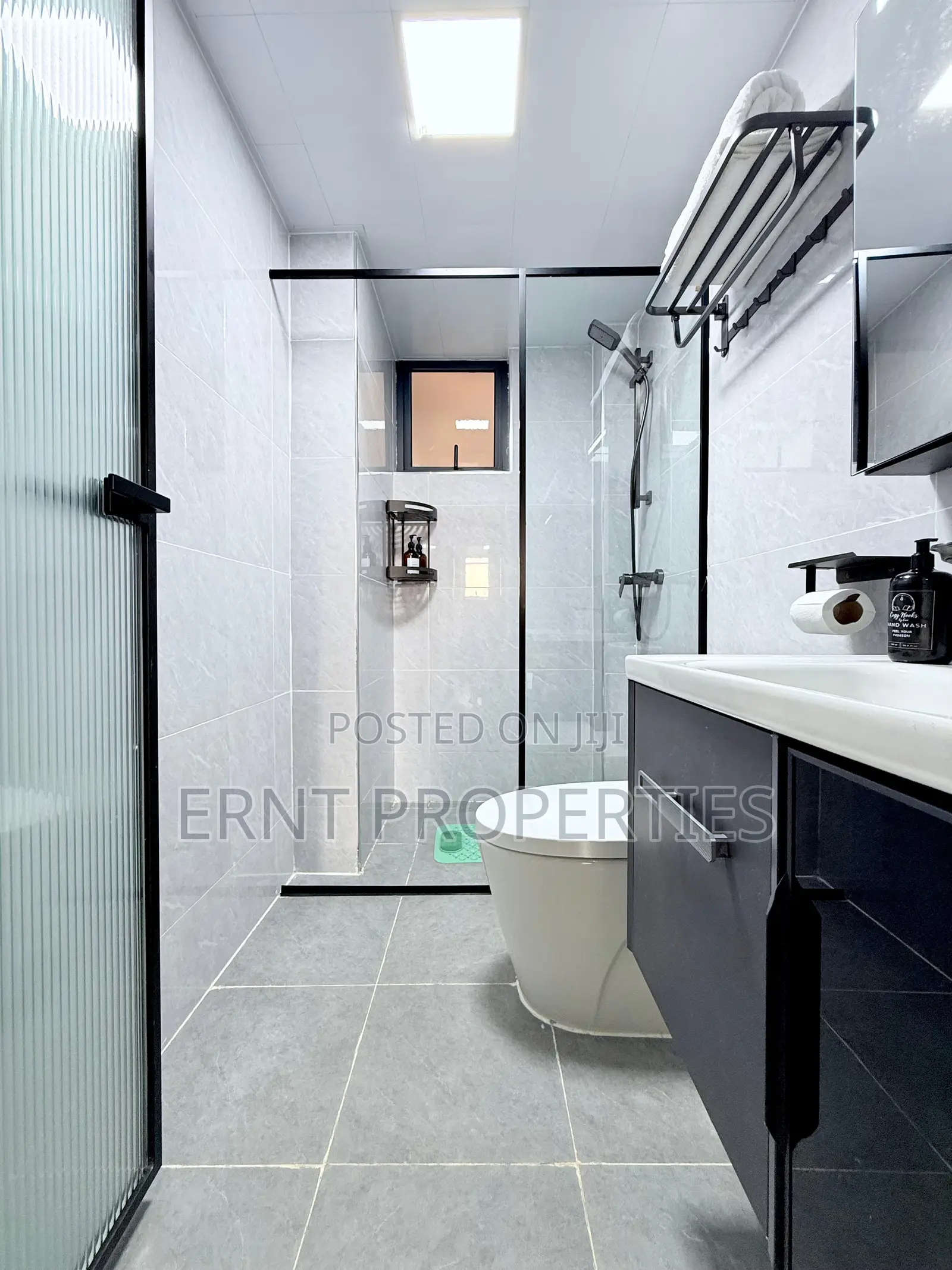 Cozy Two Bedroom Apartment for Short Stay in Marina Bay