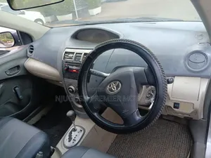 Toyota Belta 2010 Silver