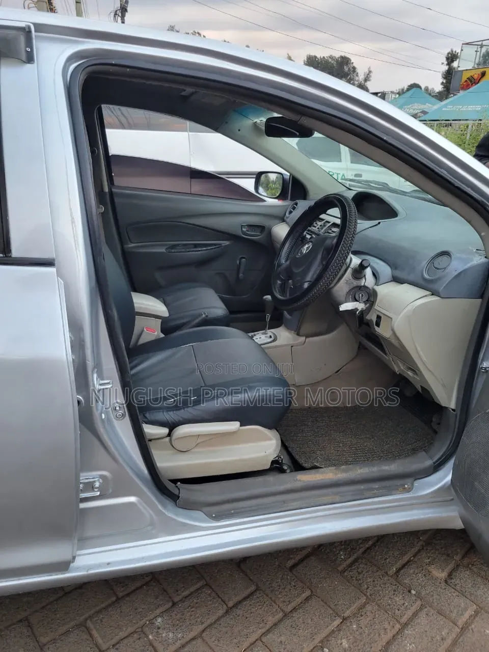 Toyota Belta 2010 Silver